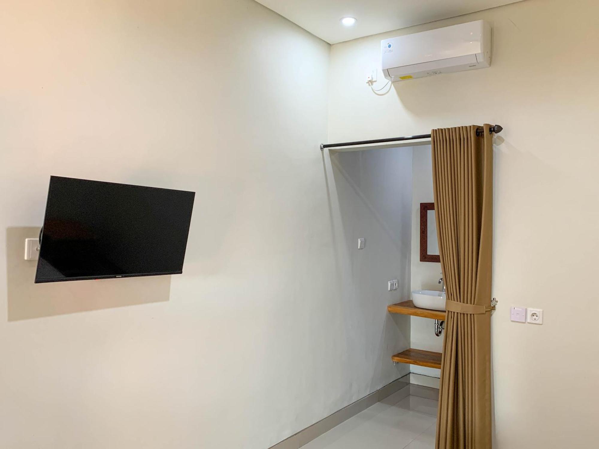 Candra Loka Studio & Apartment By The Loka كيروبوكان المظهر الخارجي الصورة